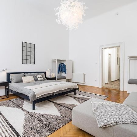 City Center Apartment With Balcony Budapeste Exterior foto