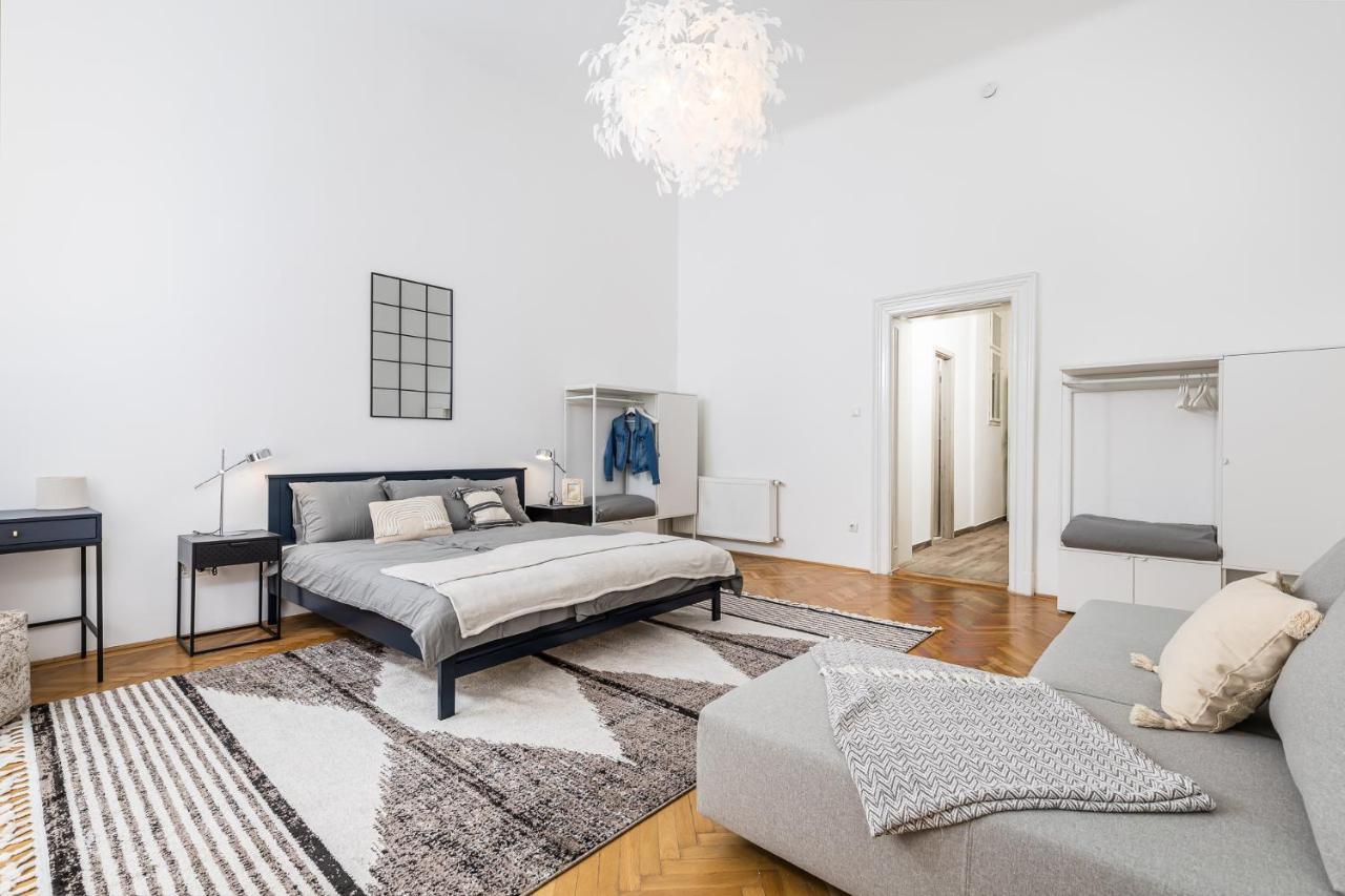 City Center Apartment With Balcony Budapeste Exterior foto