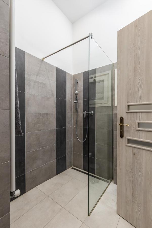 City Center Apartment With Balcony Budapeste Exterior foto
